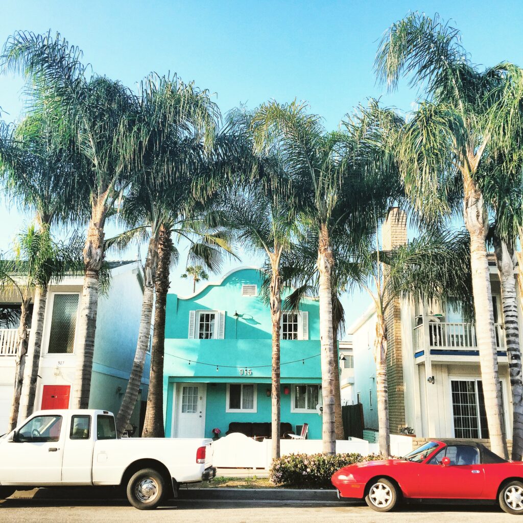 Beach house details - palm trees, old cars, colorful façades.